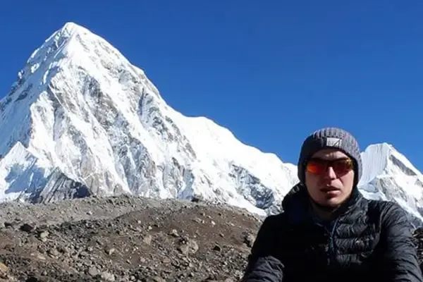 Everest base camp trek vs Everest base camp Helicopter tour