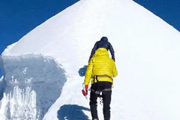 Lobuche Peak climbing in May