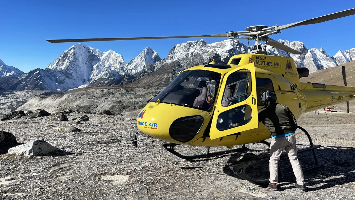everest-helicopter-return-trek-1